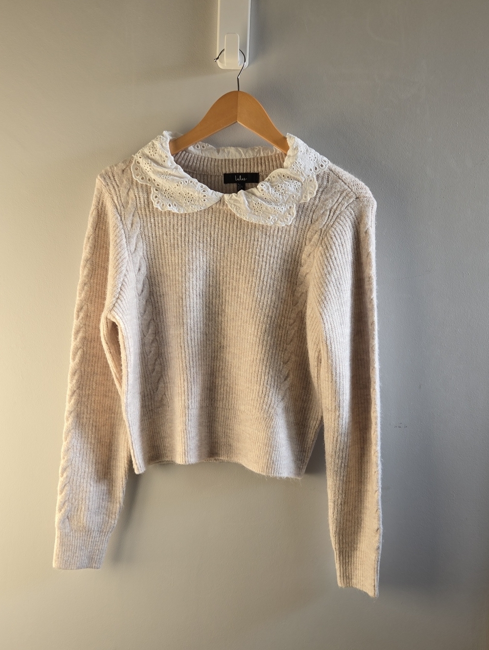 Lulus Cream Coloured Sweater with Lace Collar Size Large